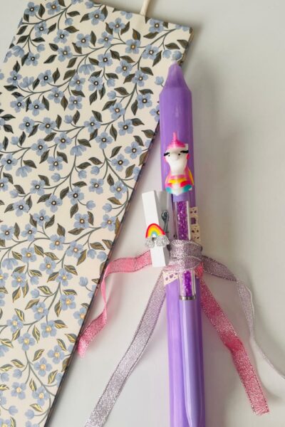 Λαμπάδα μωβ με στυλό και στολιδάκι μονόκερου