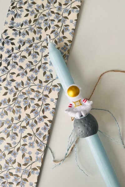 Λαμπάδα γαλάζια με αστροναύτη